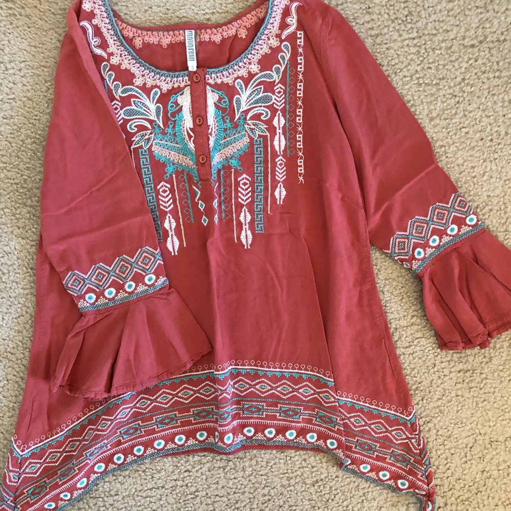 Monoreno top sz small excellent condition with bell sleeves